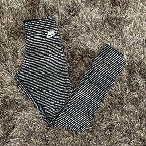 Nike Black & White Pattern “Leg-A-See” Leggings
